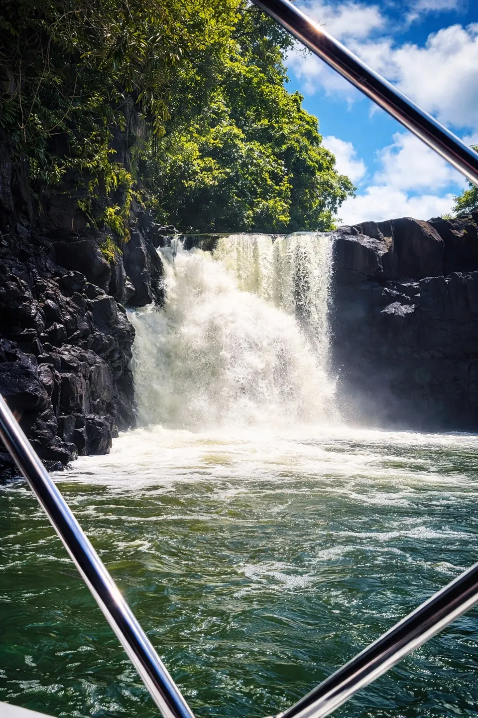 GRSE-Wasserfall vom Schnellboot aus gesehen, Mauritius